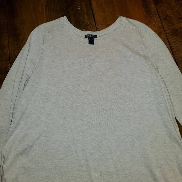 Rounded Bottom Long Sleeve Oatmeal Colored Top with Split Sides Large - Picture 4 of 10